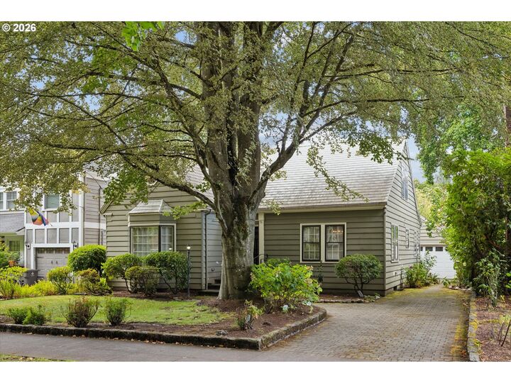 Property Photo: 6821 SE Reed College Pl OR 97202