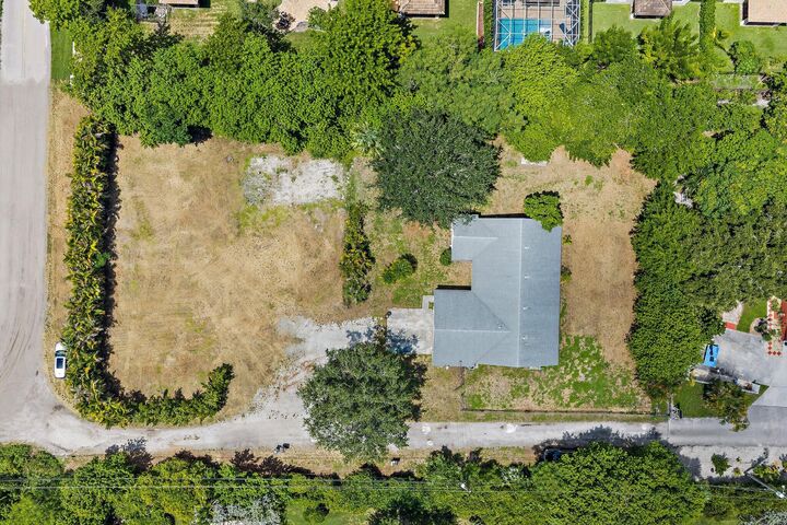 Property Photo:  4833 Nash Trail  FL 33463 