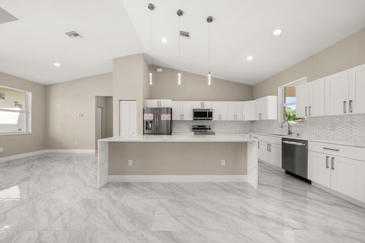 Property Photo: 525 Glen Mar Circle FL 33876