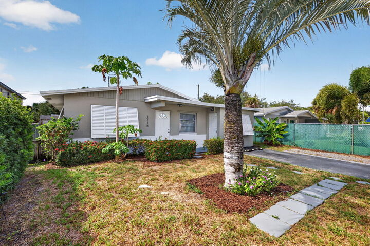 Property Photo: 1718 NW 7th Street FL 33311