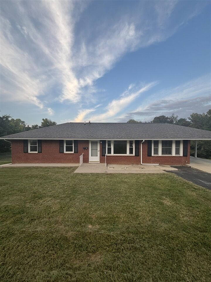Property Photo:  401 Tutt Street  KY 42728 