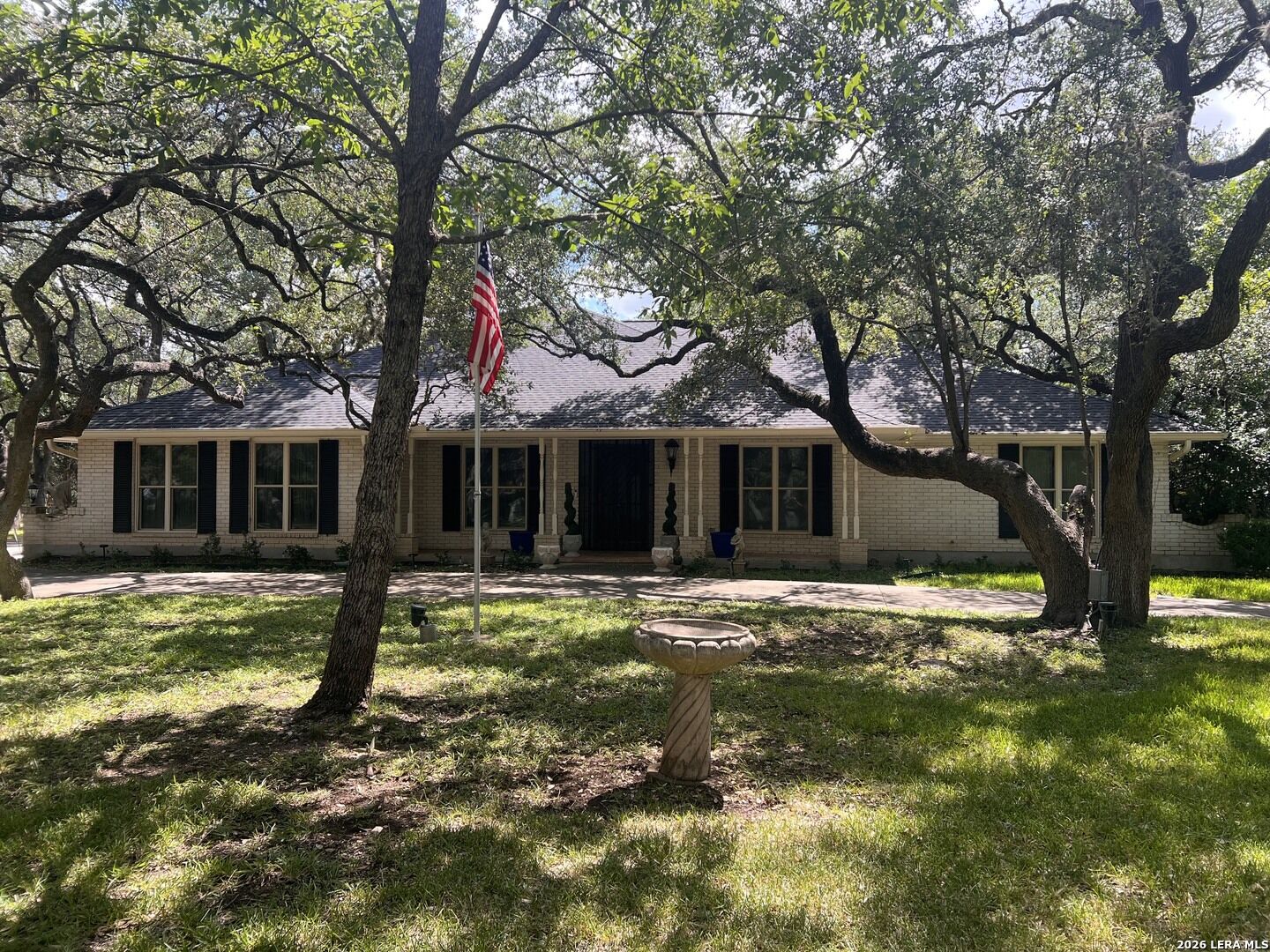 Property Photo: 106 Bikeway Ln TX 78231