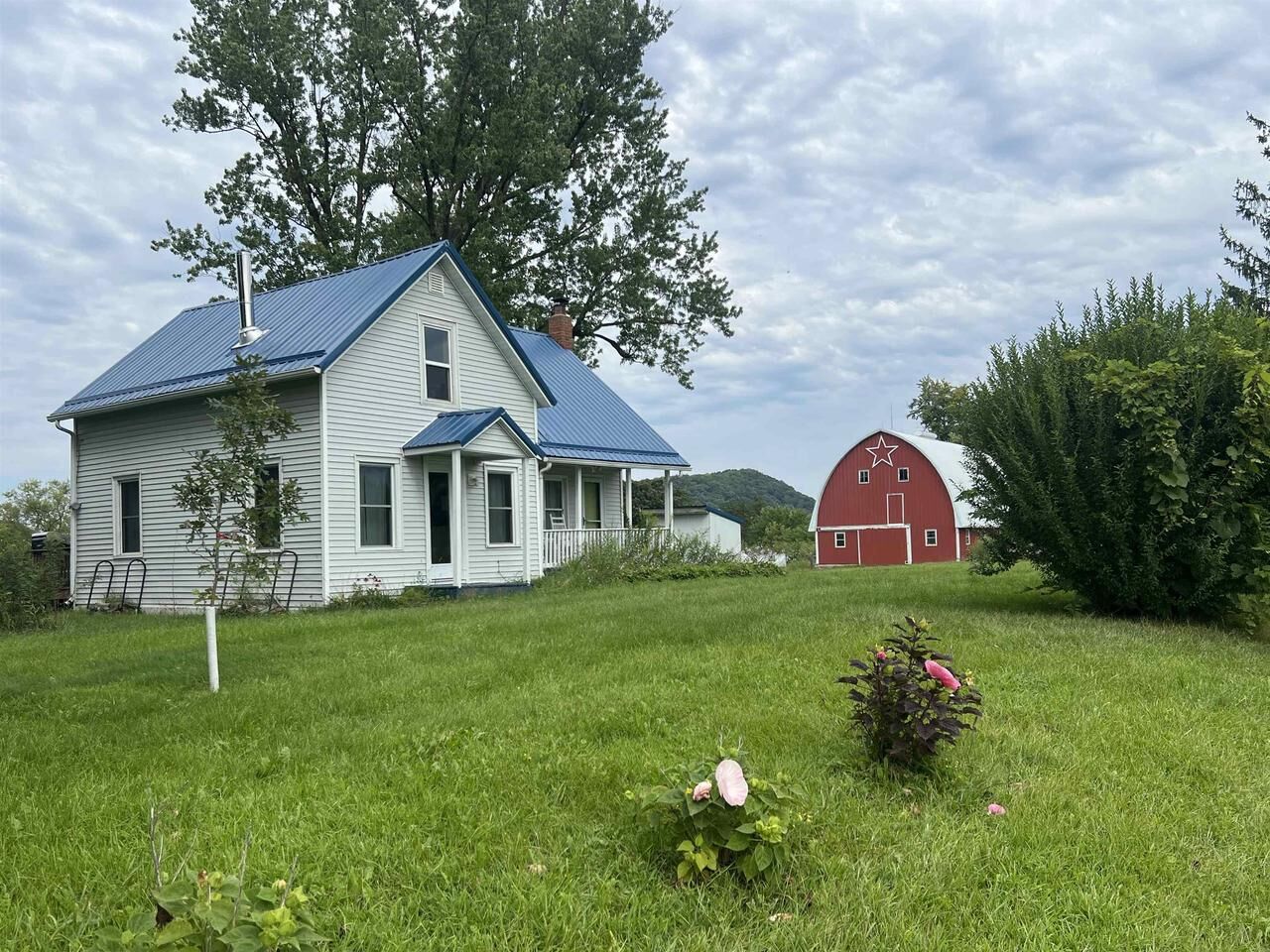 Property Photo:  33412 County Road F  WI 53573 