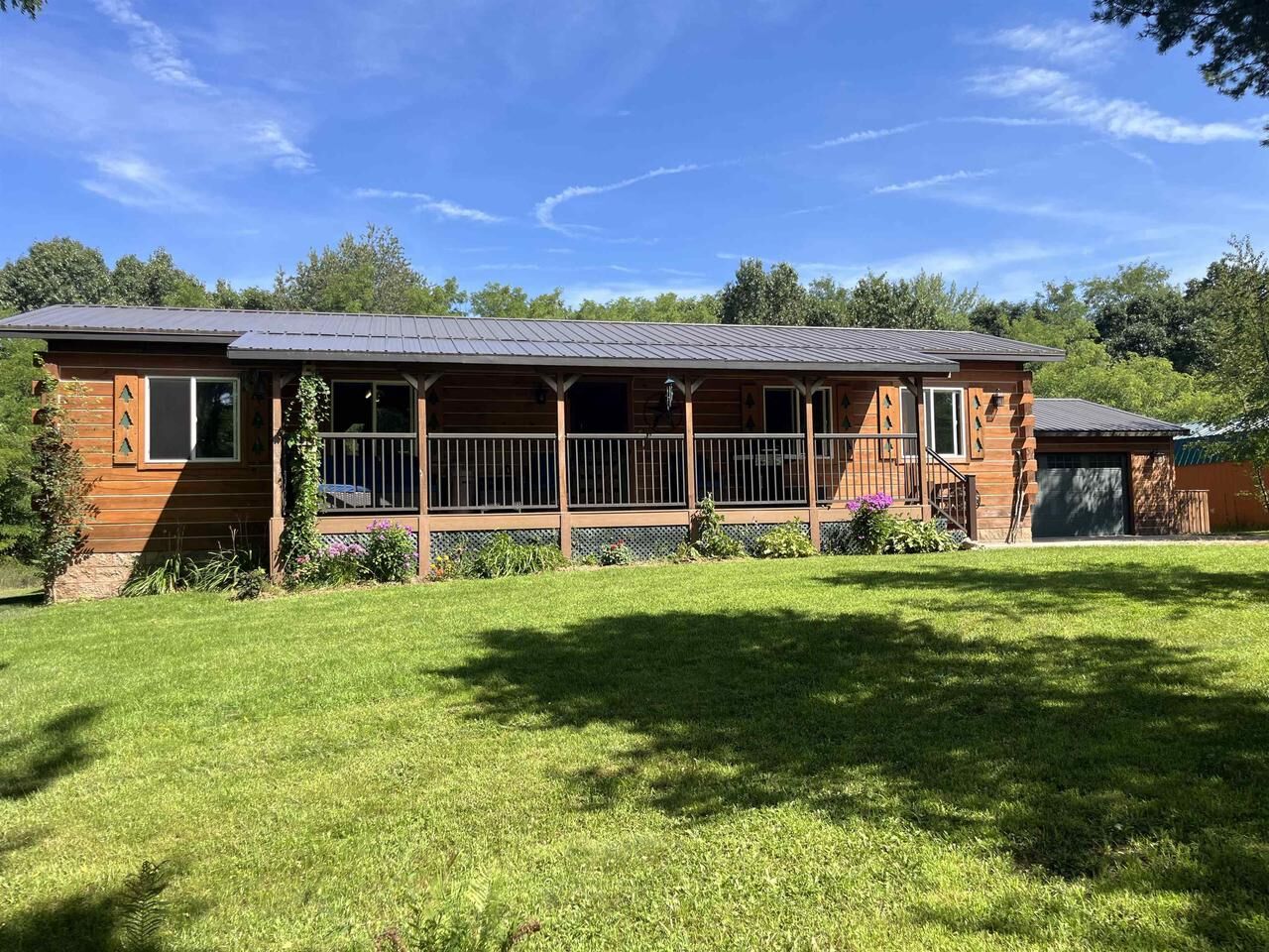 Property Photo: 606 Lakeview Court WI 54646