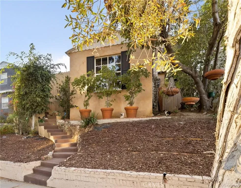 Property Photo:  1283 S Dunsmuir  CA 90019 