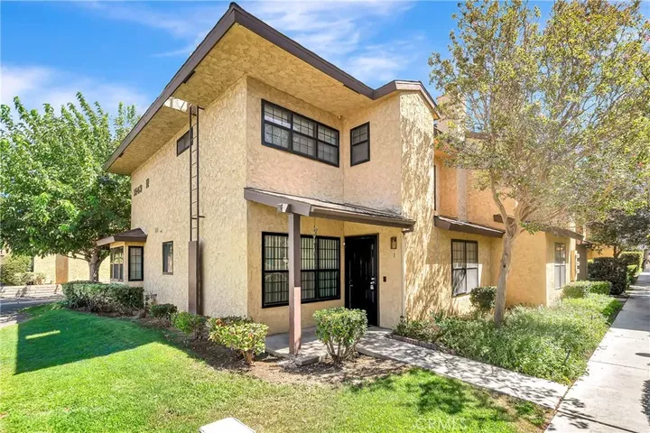 Property Photo: 1543 W Avenue L 1 CA 93534