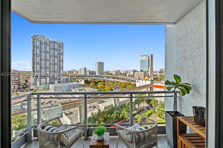 Property Photo:  90 SW 3rd St 1506  FL 33130 