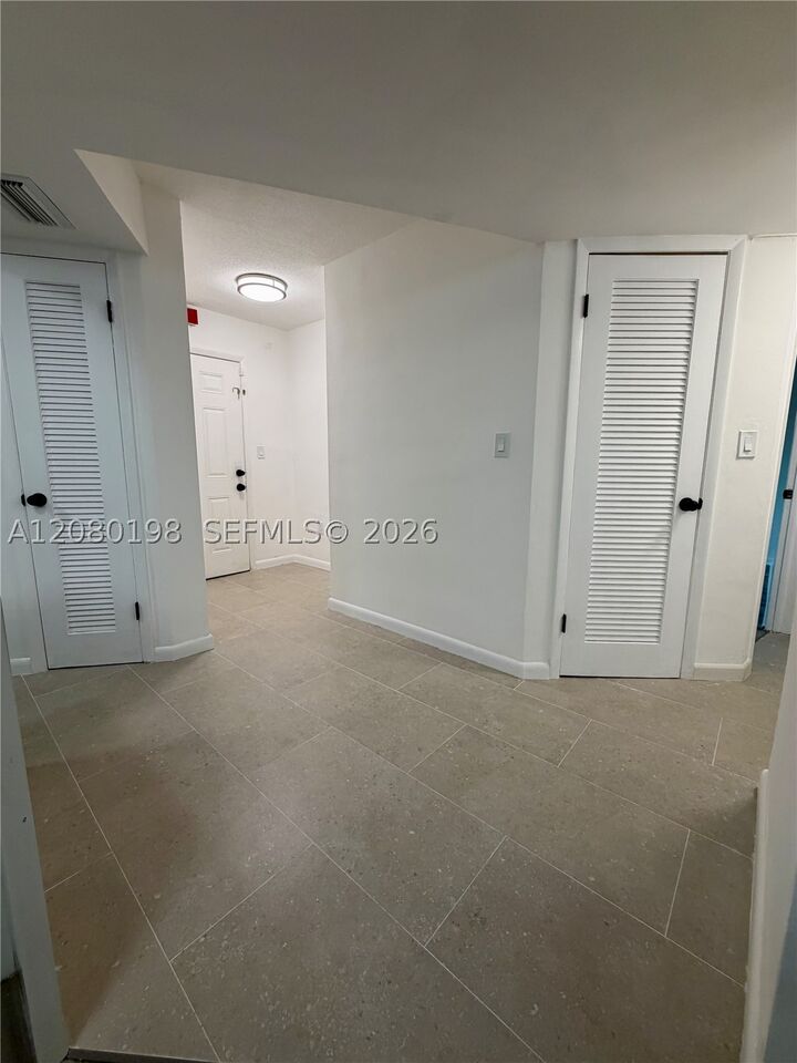 Property Photo: 1101 NE 191st St H101 FL 33179