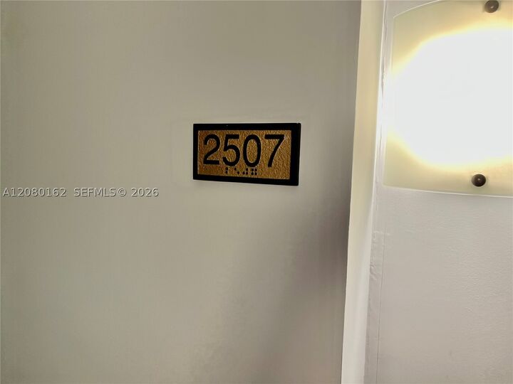 Property Photo: 1800 N Bayshore Dr 2507 FL 33132