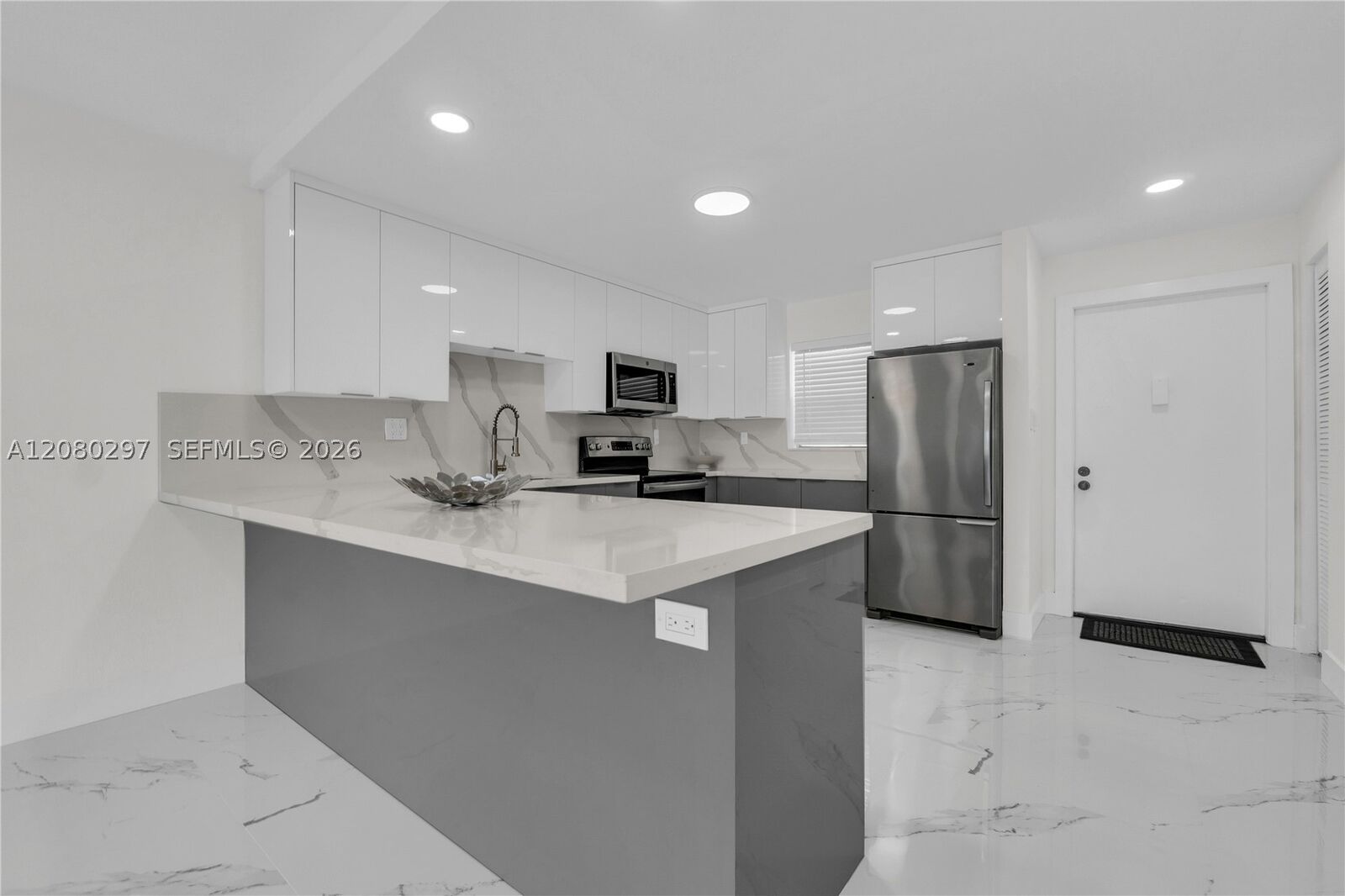 Property Photo: 5100 SW 90th Ave 109 FL 33328
