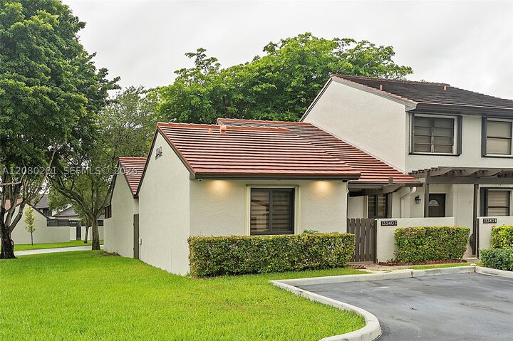 Property Photo: 13340 SW 90th Ter F FL 33186