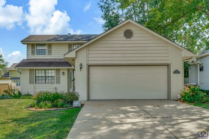 Property Photo:  5623 SW 34th Ter  KS 66614 