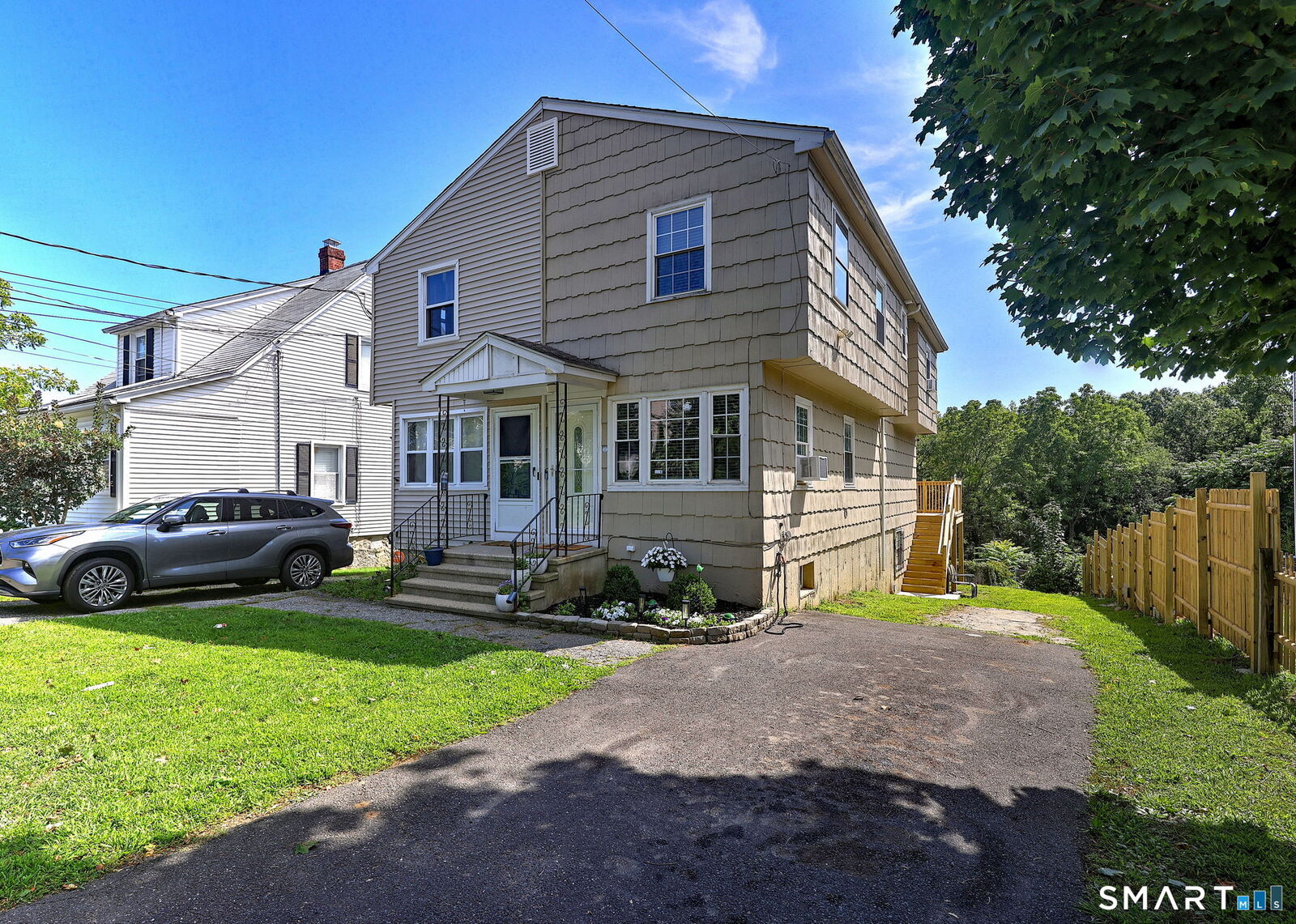 Property Photo:  