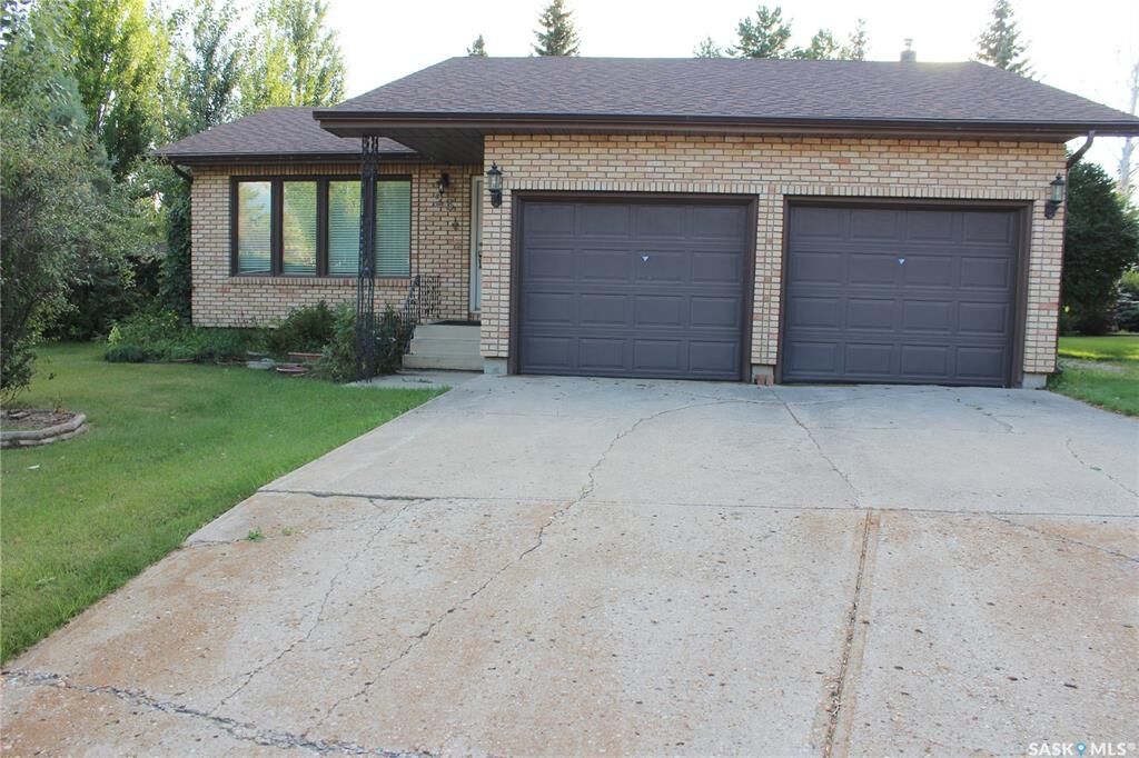 Property Photo:  23 Larmour Bay  SK S3N 3M1 