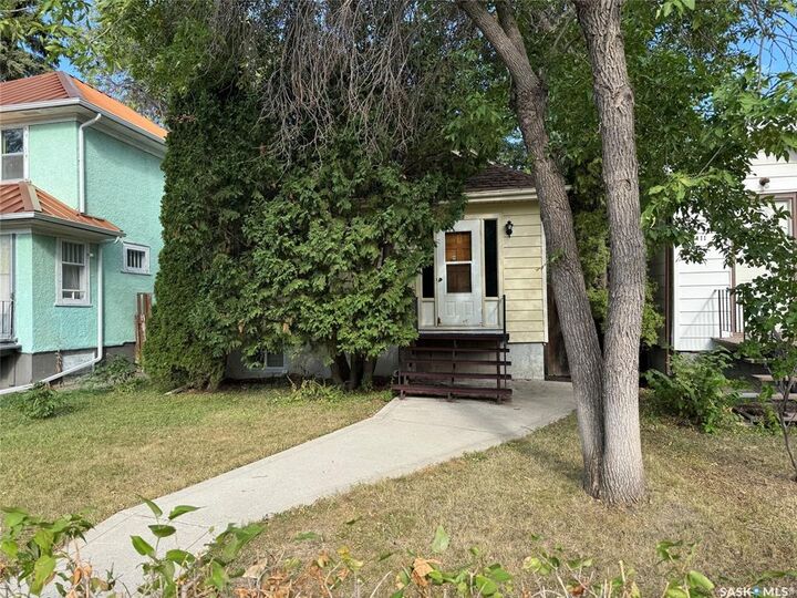 Property Photo:  1405 McTavish Street  SK S4T 3W3 