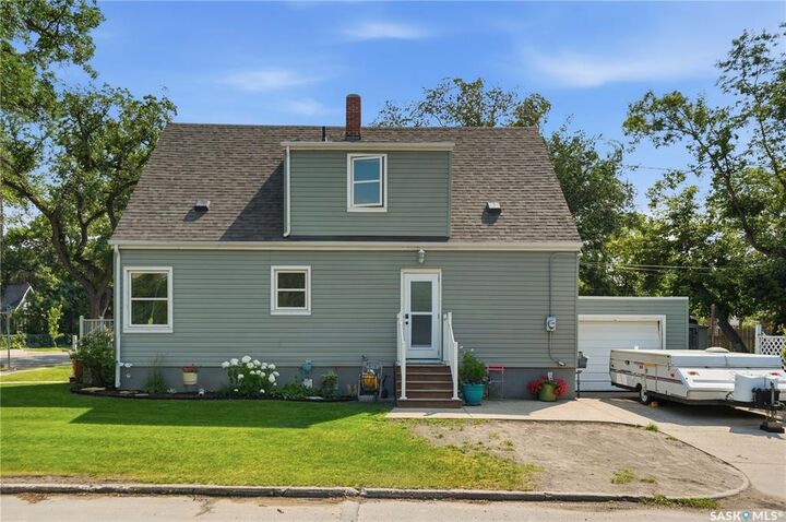Property Photo:  1502 Lorne Avenue  SK S7H 1Y1 
