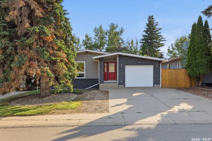 Property Photo:  3806 Taylor Street E  SK S7H 5J4 