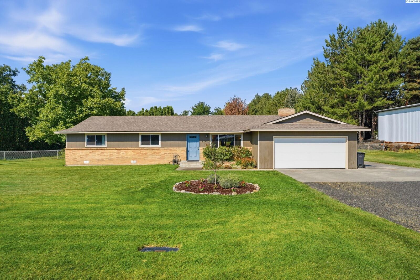 Property Photo: 2408 Rd 92 WA 99301