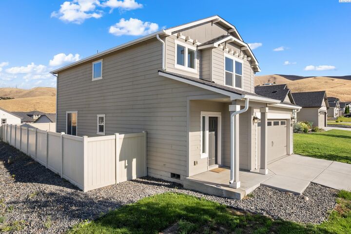 Property Photo: 200 Rio Bravo St WA 99350