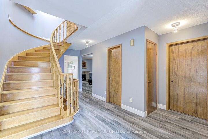 Property Photo:  1042 Wetherby Lane  ON L4W 4R8 
