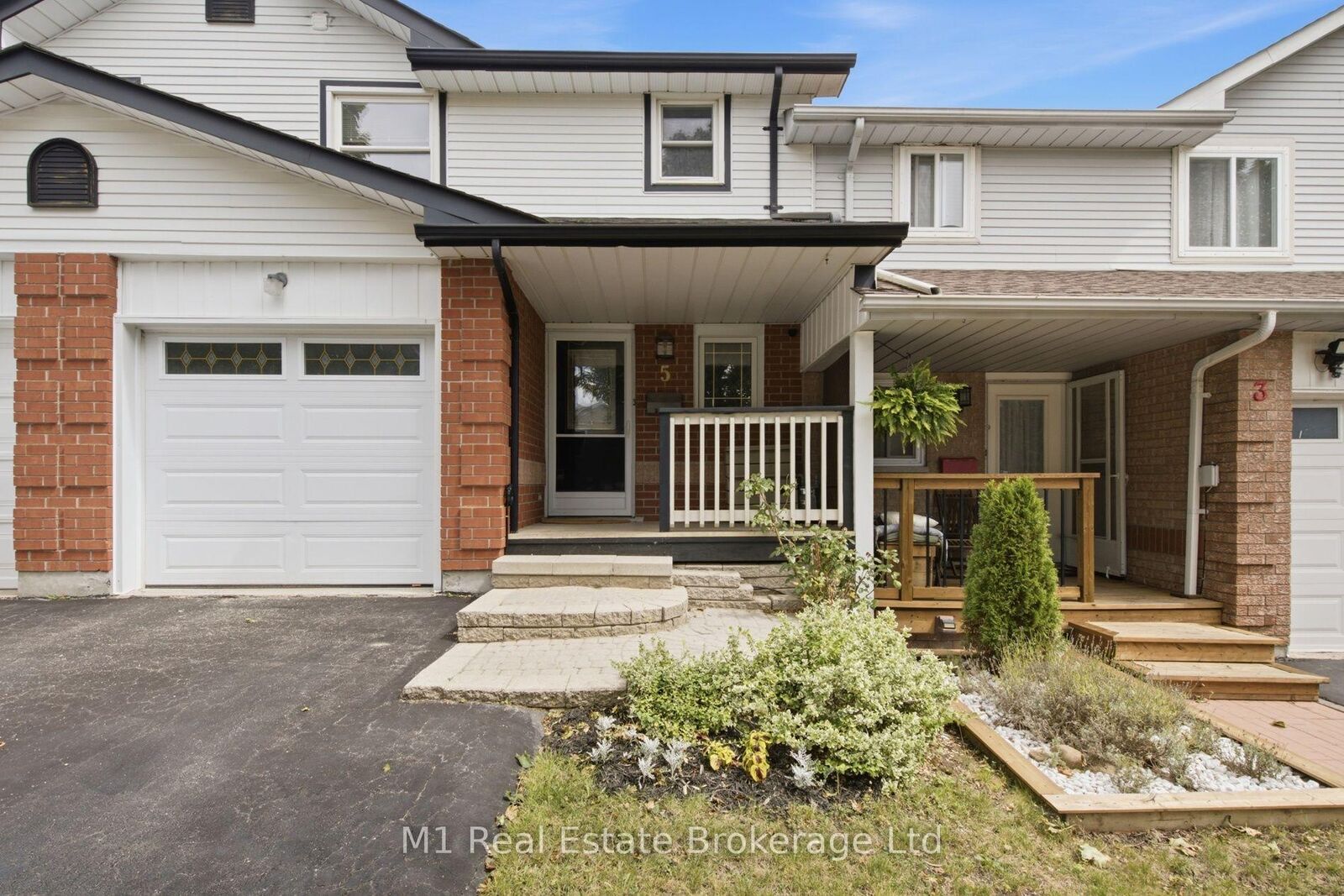 Property Photo:  5 Grandridge Crescent  ON N1H 8G1 