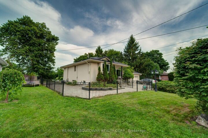 Property Photo:  178 Carlisle Road  ON L0R 1H2 