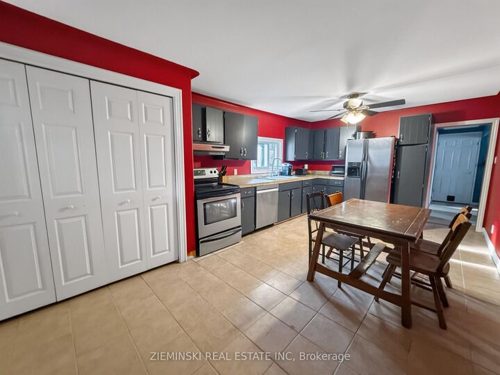Property Photo:  73-75 Cedar Street N  ON P4N 6J1 