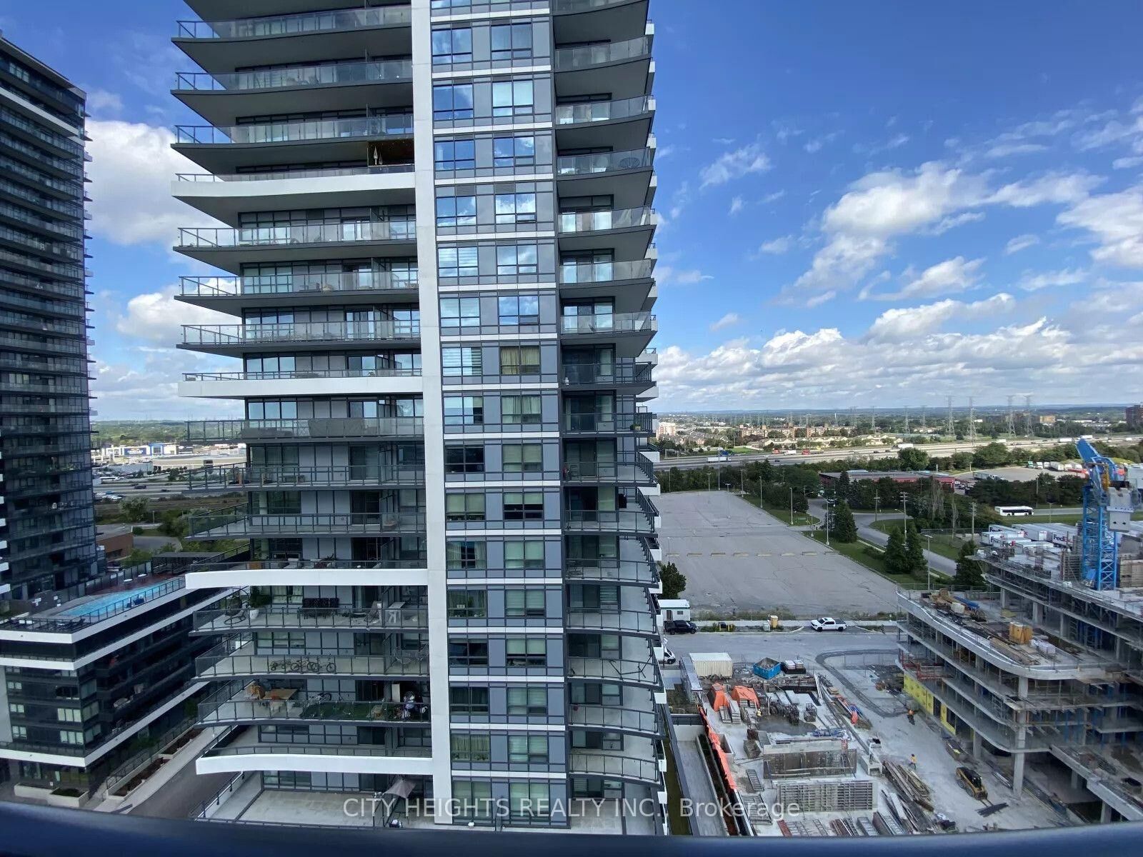 Property Photo:  1480 Bayly Street 1506  ON L1W 0C2 