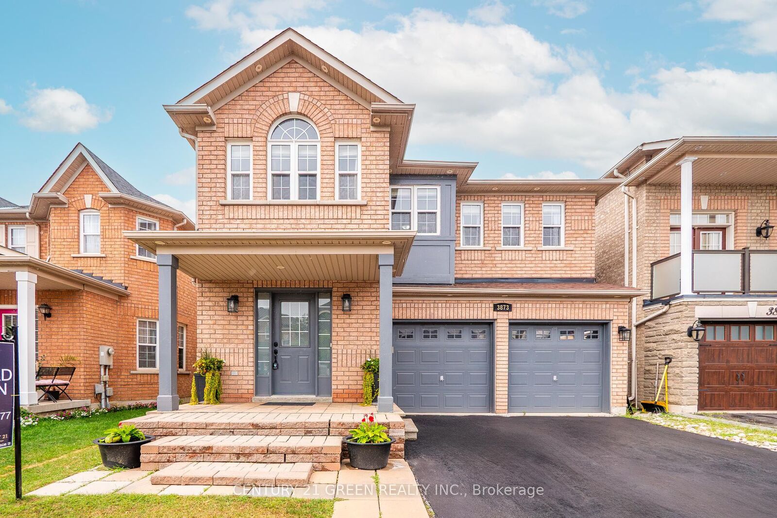 Property Photo:  3873 Brinwood Gate  ON L5M 7H3 