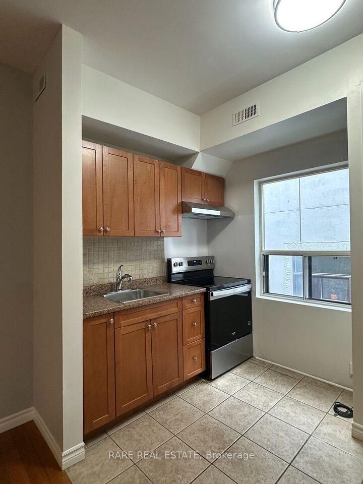 Property Photo:  249 Augusta Avenue 302  ON M5T 2C2 