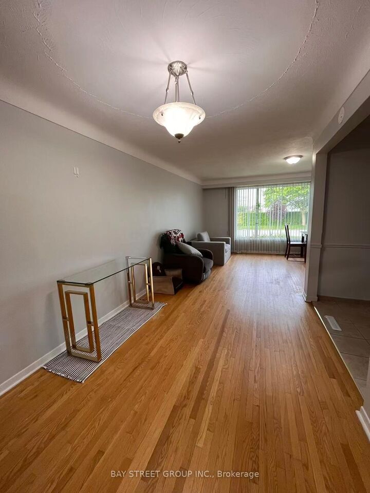 Property Photo:  65 Saint Andrews Avenue  ON L3B 1E3 