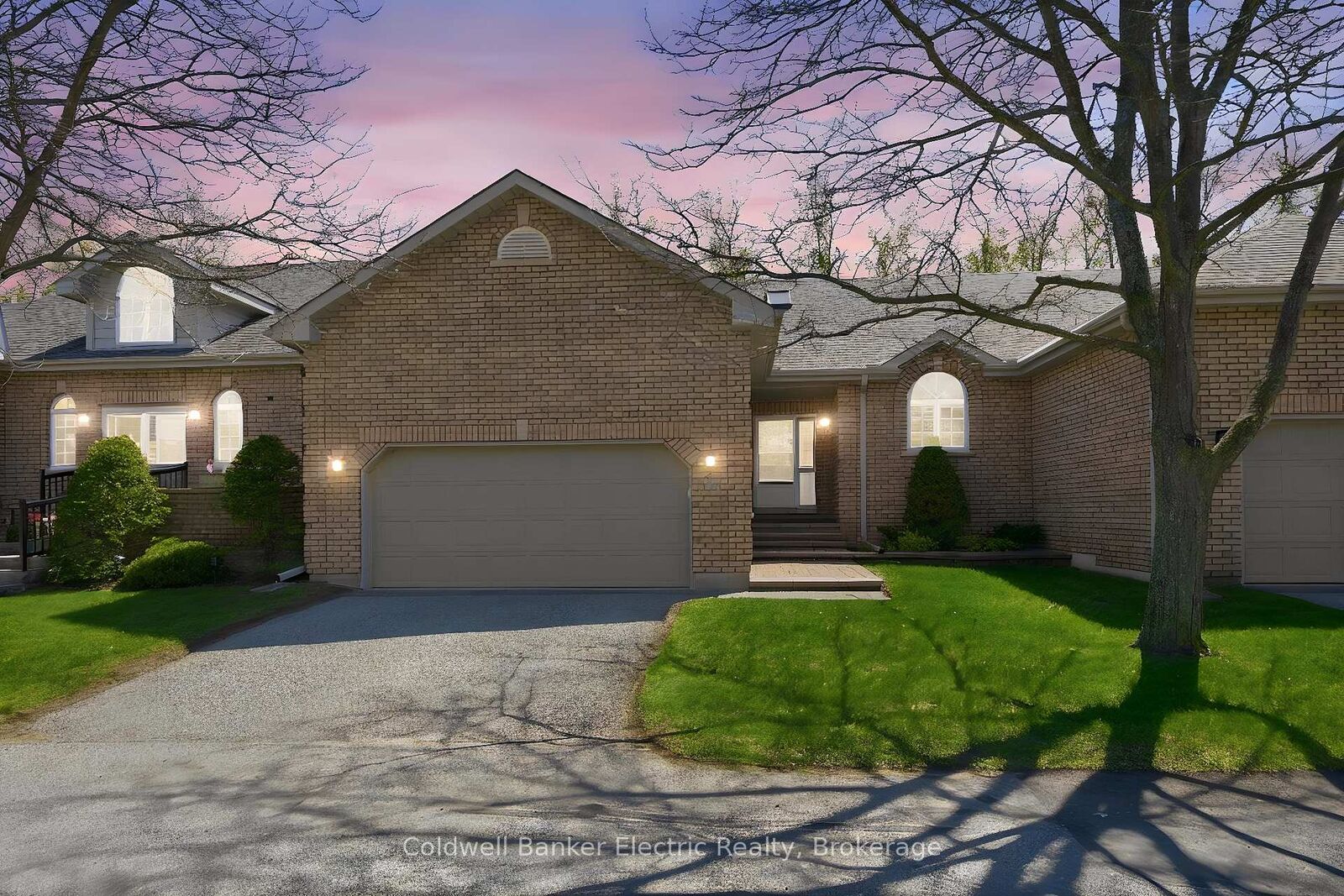 Property Photo:  300 Franmor Drive 40  ON K9H 7R2 