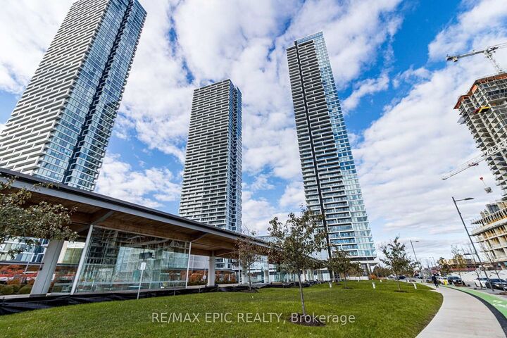 Property Photo:  898 Portgage Parkway 3311  ON L4K 0J6 