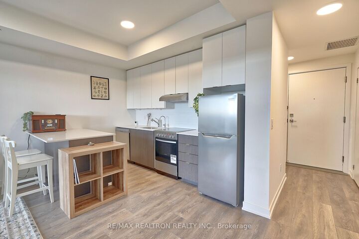 Property Photo:  160 Canon Jackson Drive 606  ON M6M 0B6 