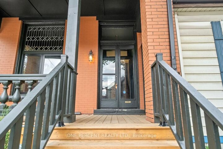 Property Photo:  143 Catharine Street N  ON L8R 1J5 