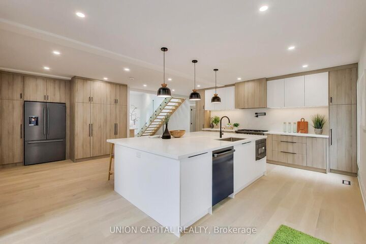 Property Photo:  58 Forsyth Avenue N  ON L8S 4E3 