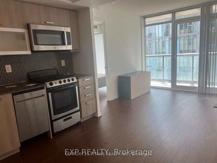 Property Photo:  36 Lisgar Street 1212  ON M6J 3G2 