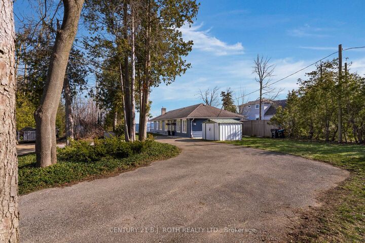 Property Photo:  49 Lakeshore Road E  ON L0L 2E0 