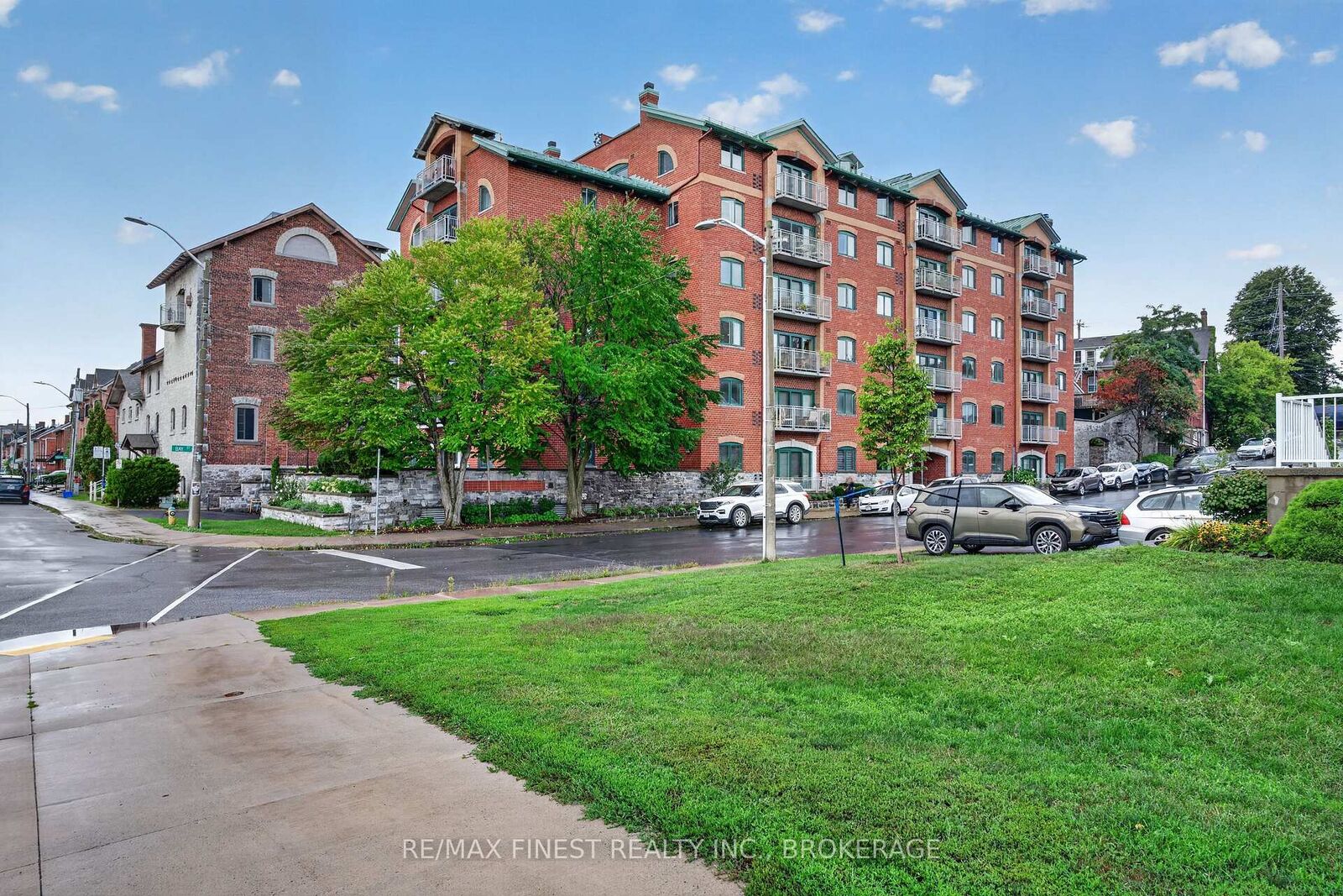 Property Photo:  2 Bay Street 302  ON K7K 6T7 
