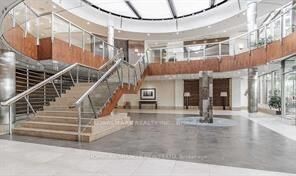 Property Photo:  3880 Duke Of York Boulevard S Ph2  ON L5B 4M7 