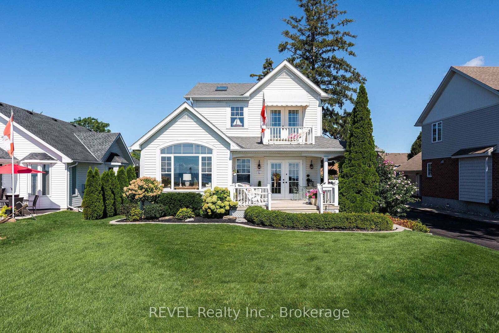 Property Photo:  177 Lakeshore Road W  ON L3K 2S2 