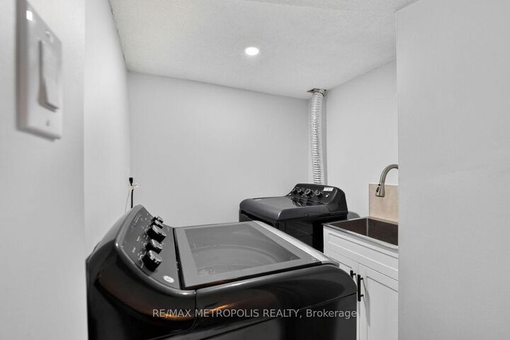 Property Photo:  32 Summerlea Street Bsmt  ON L3S 4H7 