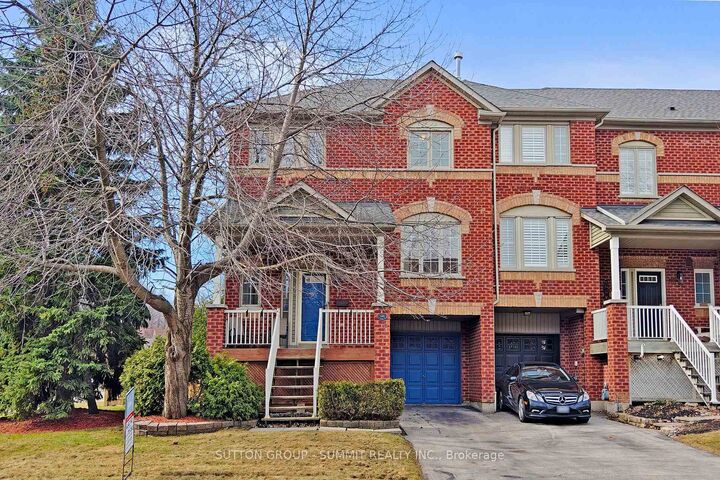 Property Photo: 1591 Woodhenge Way ON L5N 7T1
