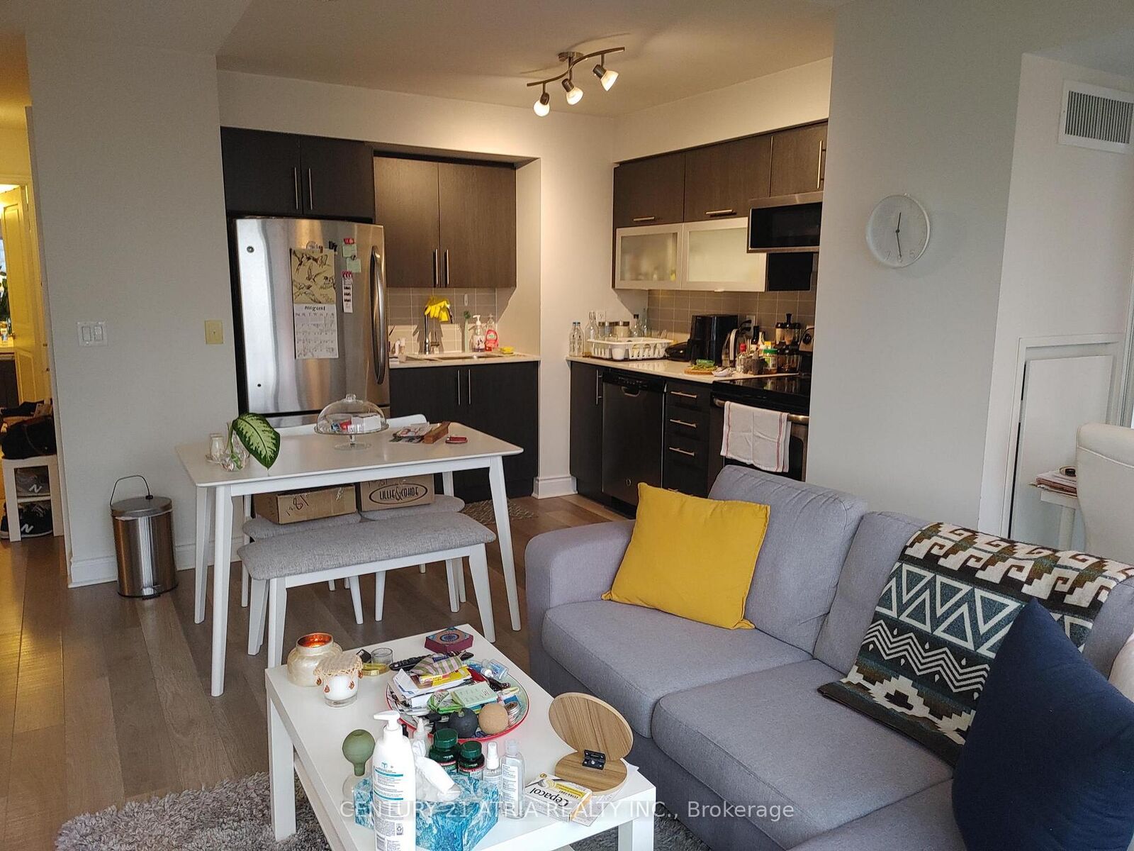 Property Photo:  28 Ted Rogers Way 1801  ON M4Y 2J4 