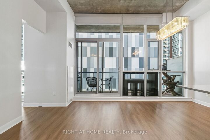 Property Photo:  375 King Street W 1606  ON M5V 1K5 
