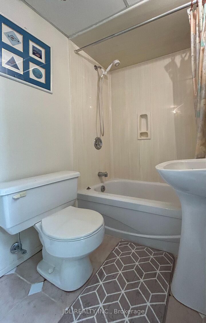 Property Photo:  3 Butterfield Dr Drive Master Bedroom Aa Bsmt  ON M3A 2L9 