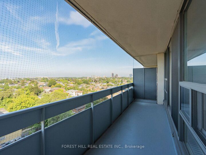 Property Photo:  145 Marlee Avenue 1112  ON M6B 3H3 