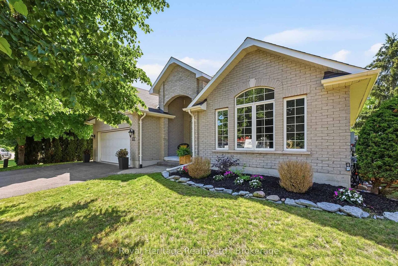 Property Photo:  24 Iroquois Avenue  ON K0K 1H0 