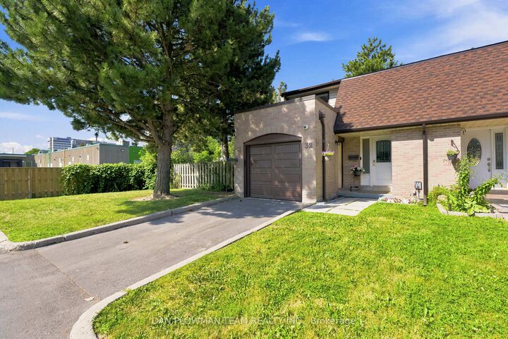 Property Photo:  11 Livonia Place 32  ON M1E 4W5 