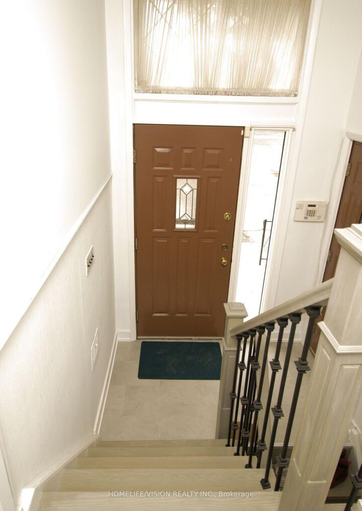 Property Photo:  61 Lewiston Road  ON M1P 1X8 